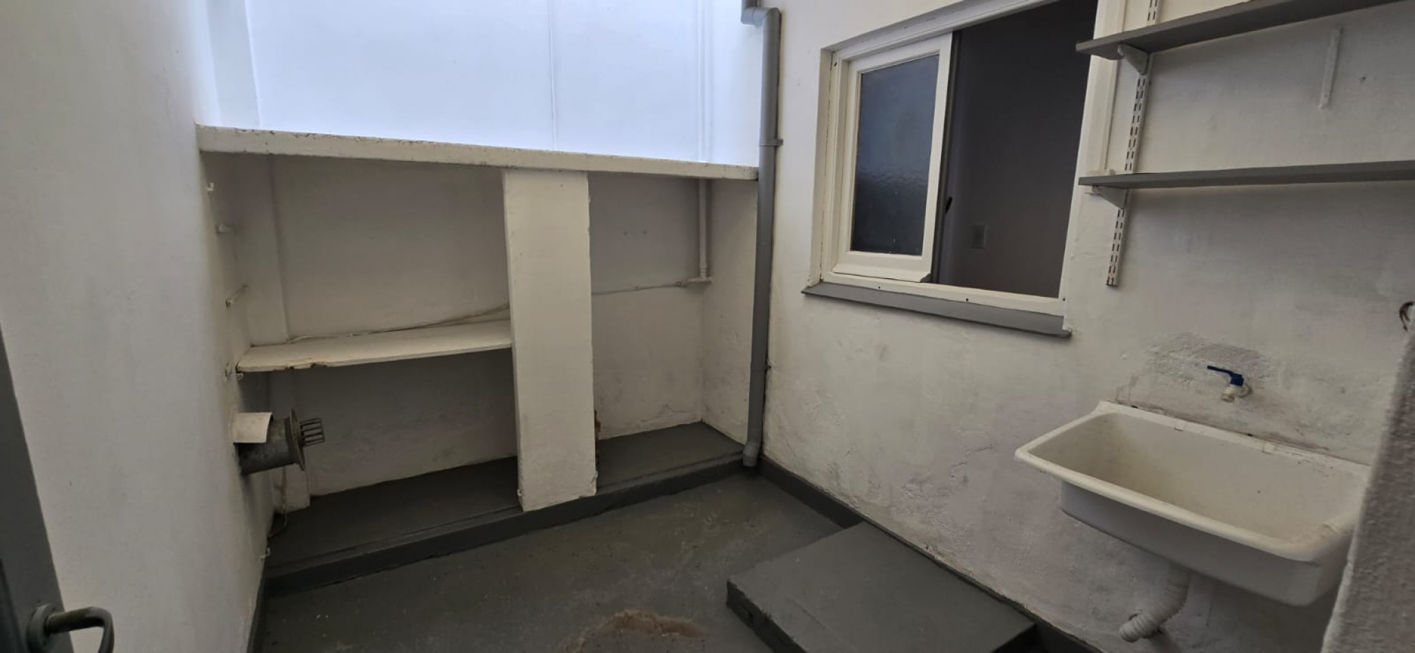 DEPTO 4 AMB, EN ALQUILER VIVIENDA O APTO PROFESIONAL! ZONA ALDREY!