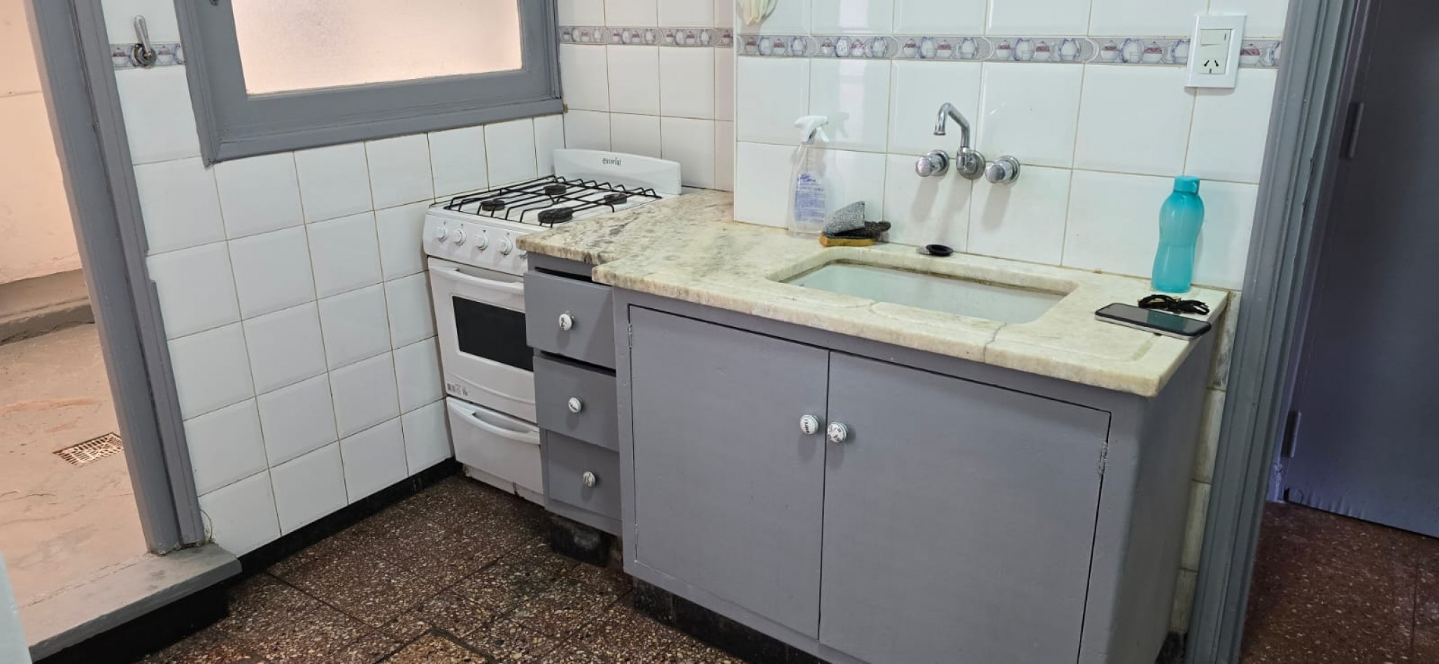 DEPTO 4 AMB, EN ALQUILER VIVIENDA O APTO PROFESIONAL! ZONA ALDREY!