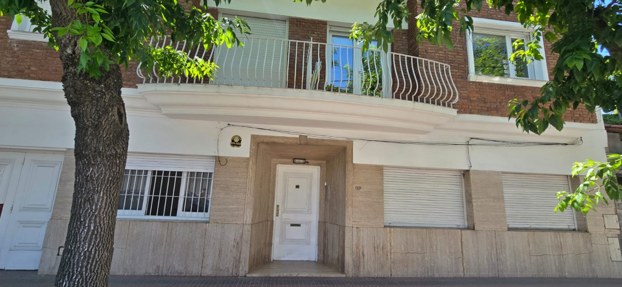 DEPTO 4 AMB, EN ALQUILER VIVIENDA O APTO PROFESIONAL! ZONA ALDREY!