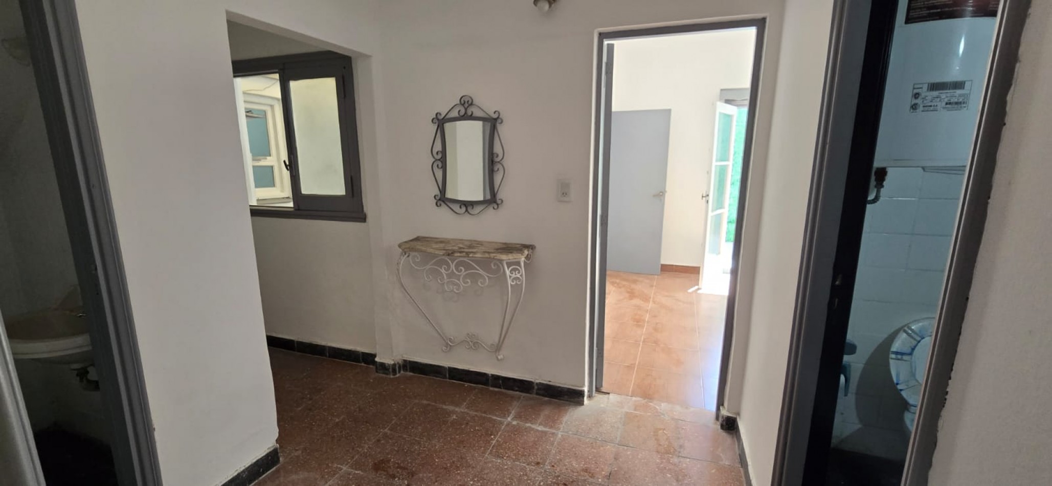 DEPTO 4 AMB, EN ALQUILER VIVIENDA O APTO PROFESIONAL! ZONA ALDREY!