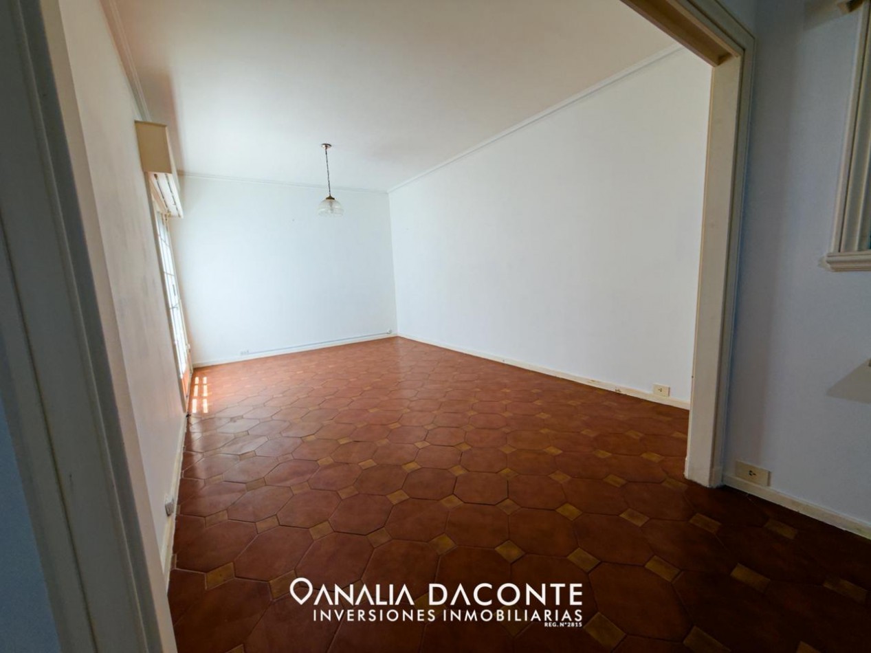 DEPTO 3 AMB CON BALCON FRANCES Y DEPENDENCIA EN EDIFICIO SEÑORIAL! CENTRO!