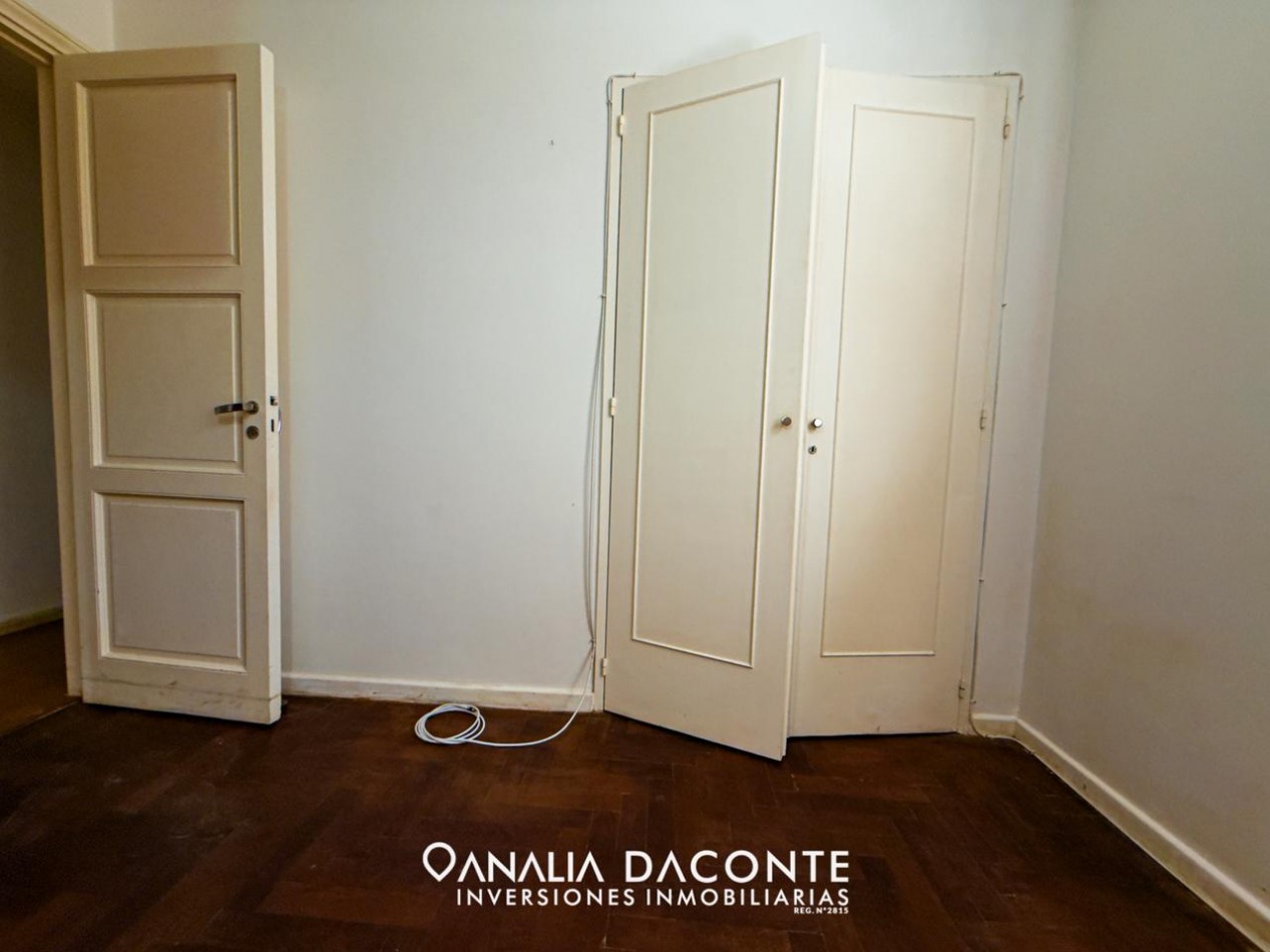 DEPTO 3 AMB CON BALCON FRANCES Y DEPENDENCIA EN EDIFICIO SEÑORIAL! CENTRO!