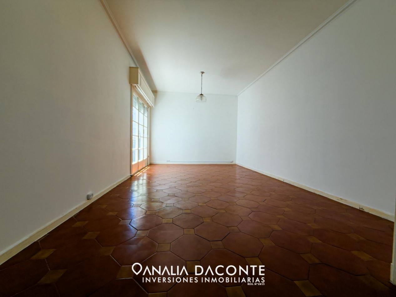 DEPTO 3 AMB CON BALCON FRANCES Y DEPENDENCIA EN EDIFICIO SEÑORIAL! CENTRO!