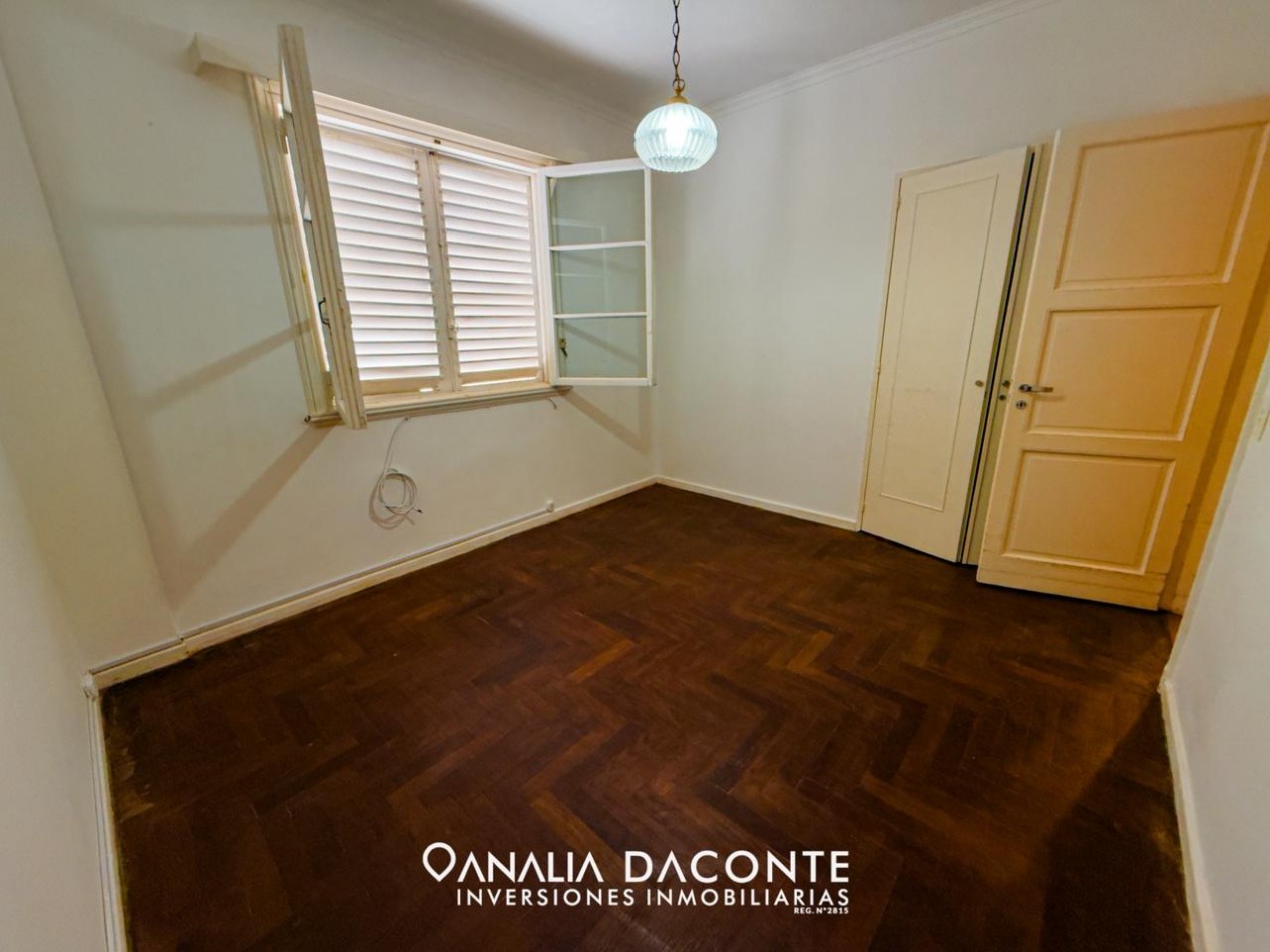 DEPTO 3 AMB CON BALCON FRANCES Y DEPENDENCIA EN EDIFICIO SEÑORIAL! CENTRO!