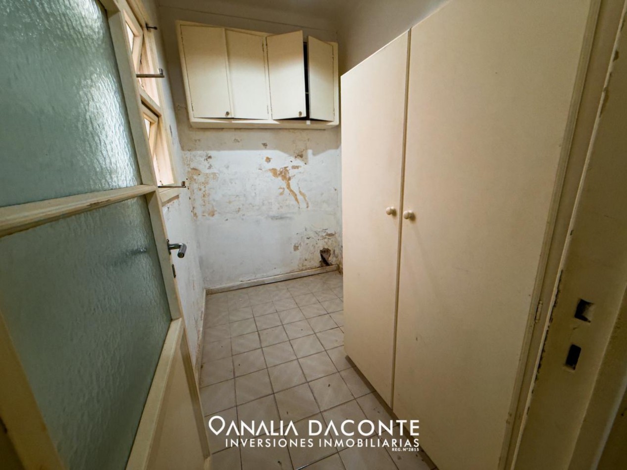 DEPTO 3 AMB CON BALCON FRANCES Y DEPENDENCIA EN EDIFICIO SEÑORIAL! CENTRO!