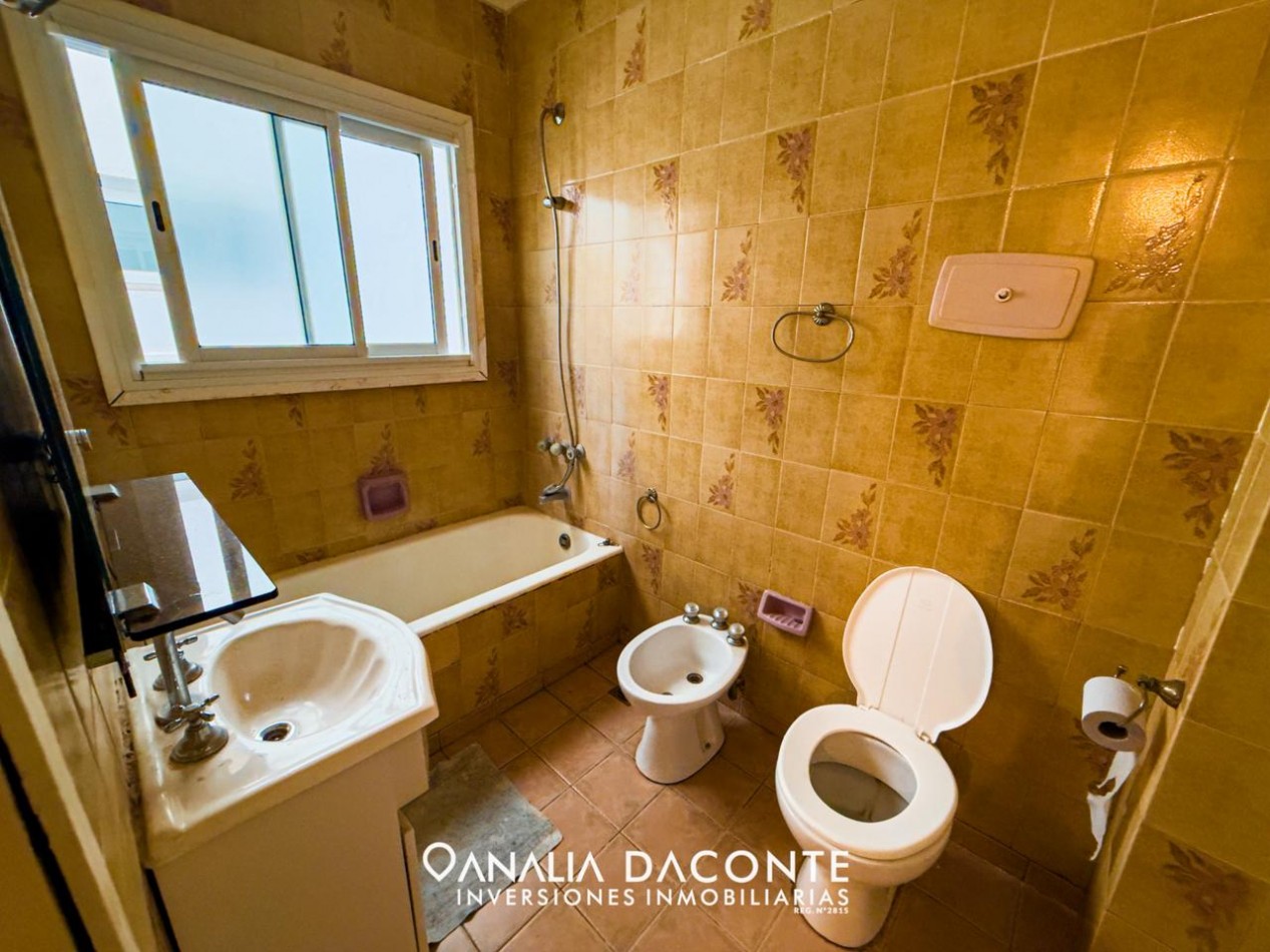 DEPTO 3 AMB CON BALCON FRANCES Y DEPENDENCIA EN EDIFICIO SEÑORIAL! CENTRO!