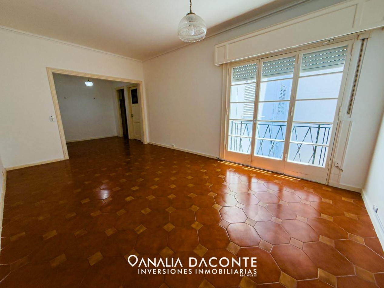 DEPTO 3 AMB CON BALCON FRANCES Y DEPENDENCIA EN EDIFICIO SEÑORIAL! CENTRO!