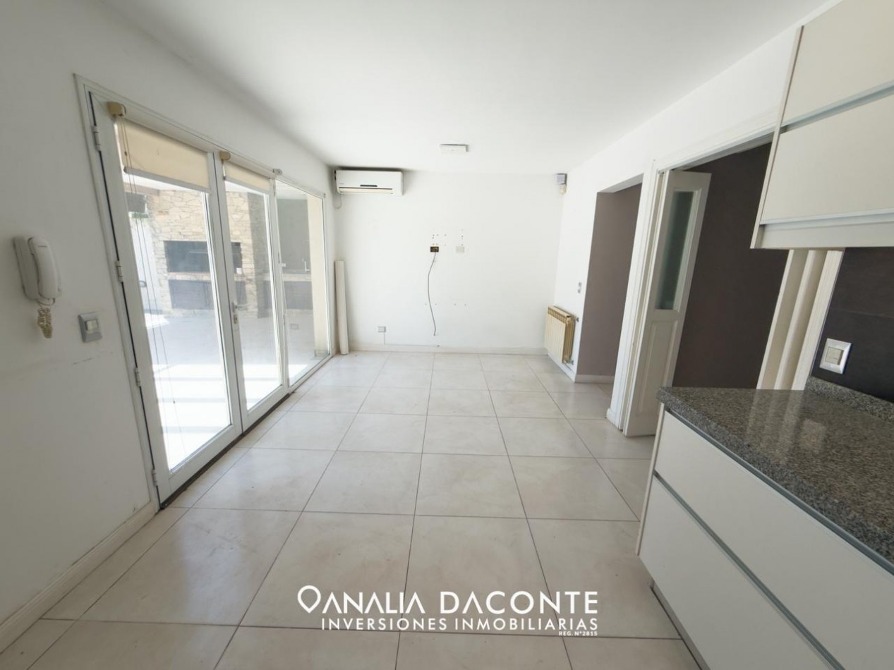 RESERVADO EN 72HS!!! MODERNO CHALET 4 AMB CON GARAGE, PARQUE Y PISCINA! LOS PINARES