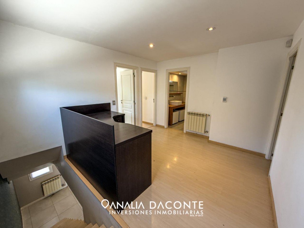 RESERVADO EN 72HS!!! MODERNO CHALET 4 AMB CON GARAGE, PARQUE Y PISCINA! LOS PINARES