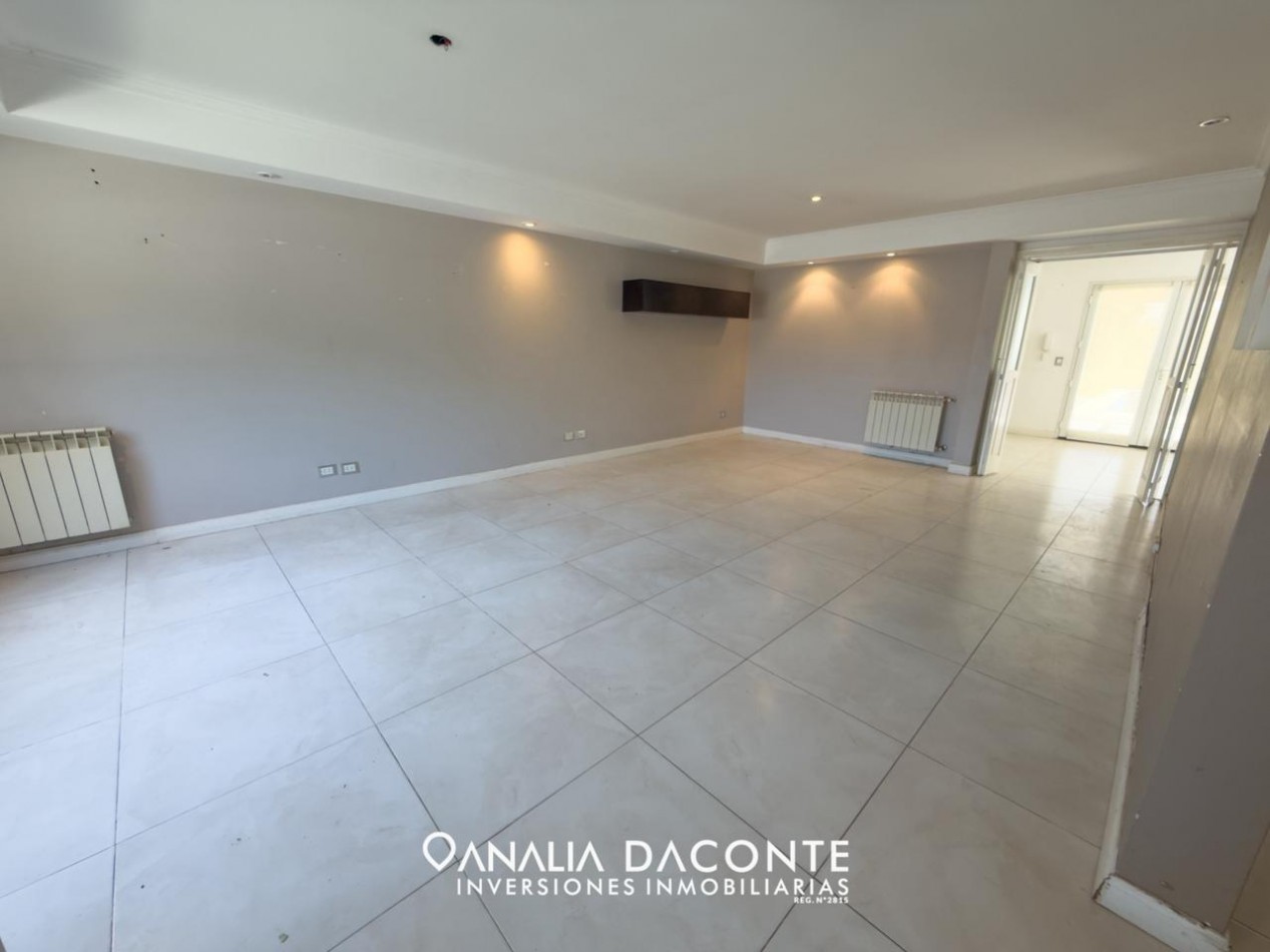 RESERVADO EN 72HS!!! MODERNO CHALET 4 AMB CON GARAGE, PARQUE Y PISCINA! LOS PINARES