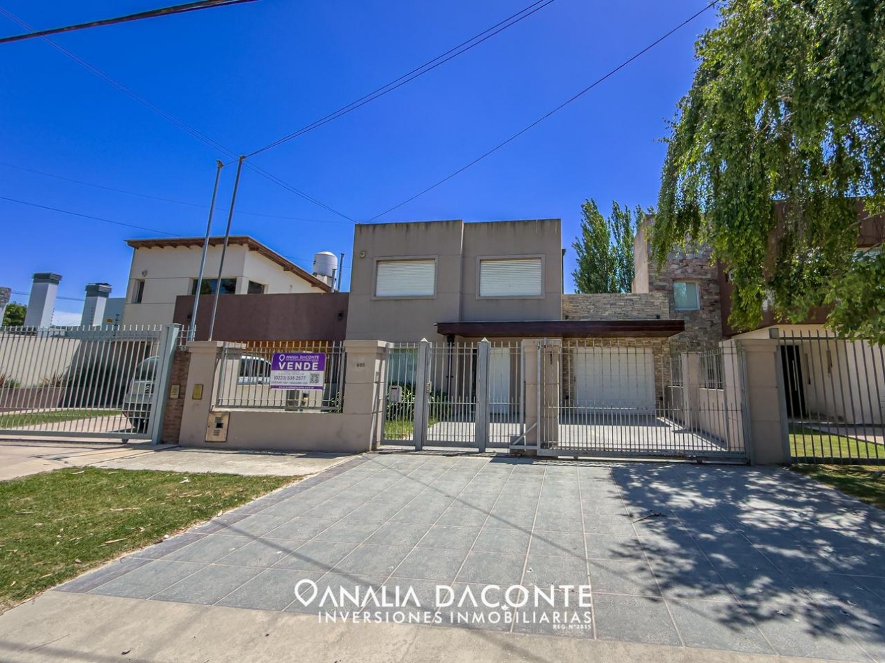 RESERVADO EN 72HS!!! MODERNO CHALET 4 AMB CON GARAGE, PARQUE Y PISCINA! LOS PINARES