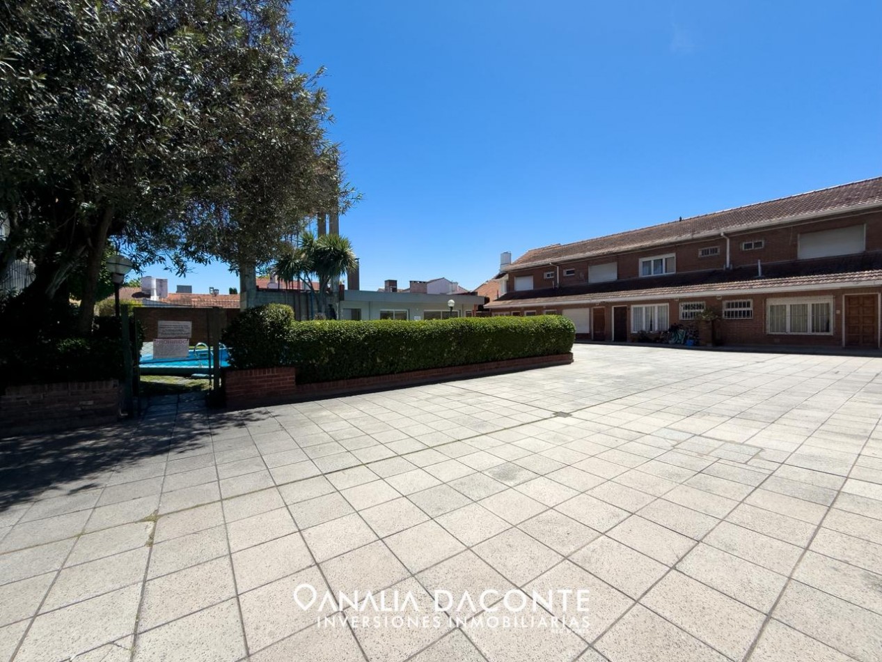 DUPLEX DOS AMB CON COCHERA EN COMPLEJO CON PILETA Y QUINCHO! PARQUE LURO!