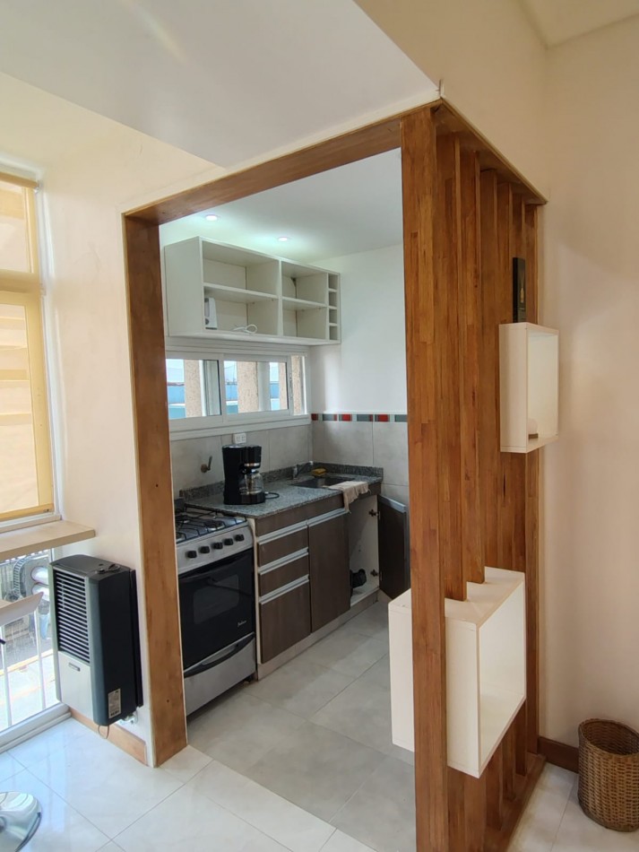 HERMOSO DEPTO 2 AMB EQUIPADO Y RECICLADO, A LA CALLE! BOLIVAR AL 2400