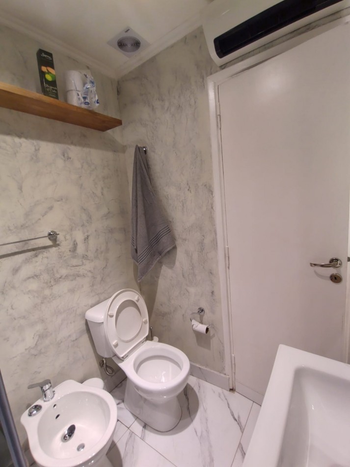 HERMOSO DEPTO 2 AMB EQUIPADO Y RECICLADO, A LA CALLE! BOLIVAR AL 2400