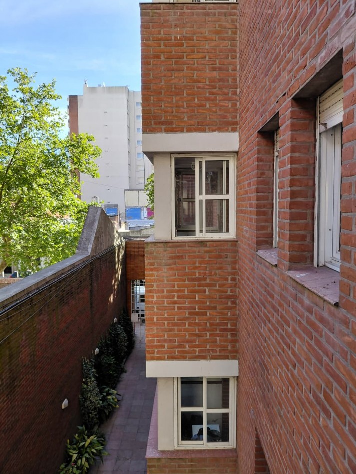 RESERVADO!!!LA PERLA Precioso Dpto. 2 Amb. CON BALCON EN L 