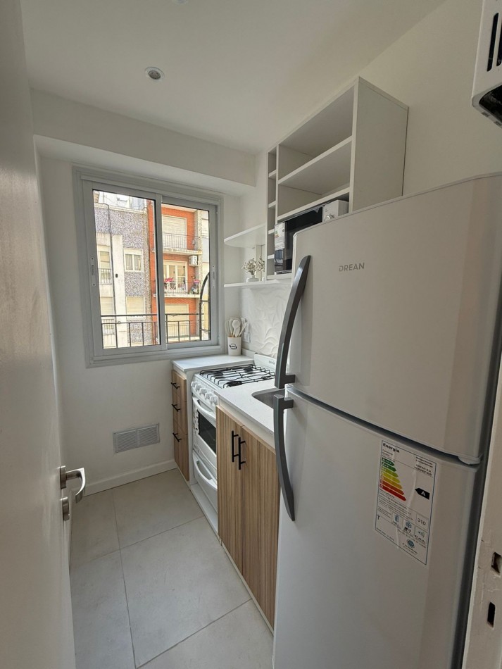 DEPTO 1 AMB  A LA CALLE CON BALCON! ZONA PLAZA COLON