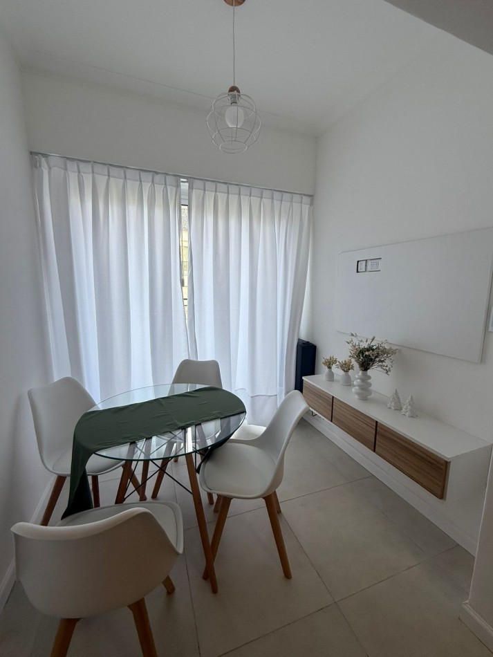 DEPTO 1 AMB  A LA CALLE CON BALCON! ZONA PLAZA COLON