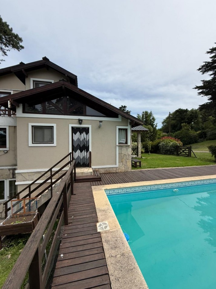 INCREIBLE CHALET 4 AMB CON PISCINA Y QUINCHO EN SIERRA DE LOS PADRES