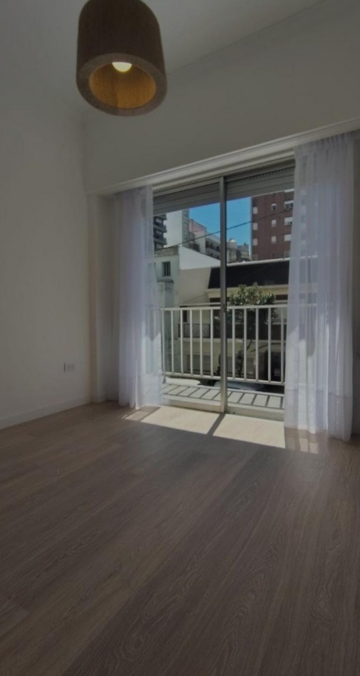 HERMOSO DEPTO 3 AMB CON DEPENDENCIA, RECICLADO A LA CALLE! 