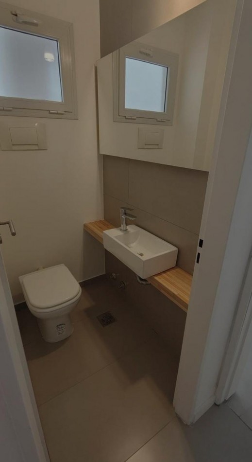 HERMOSO DEPTO 3 AMB CON DEPENDENCIA, RECICLADO A LA CALLE! 