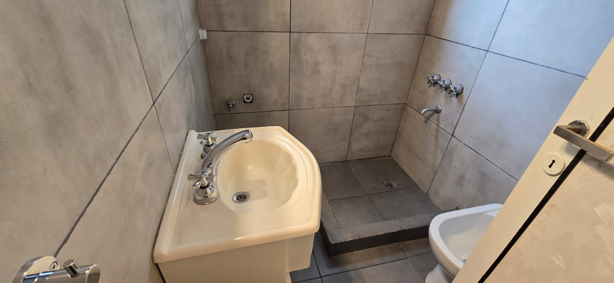 ALQUILER! DEPTO 2 AMB LATERAL. ZONA ALDREY