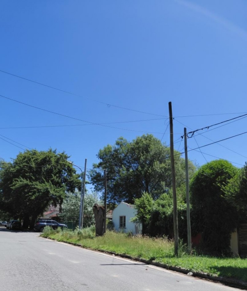 Gran lote en equina, a 200 metros de constitucion! inmejorable ubicacion!!