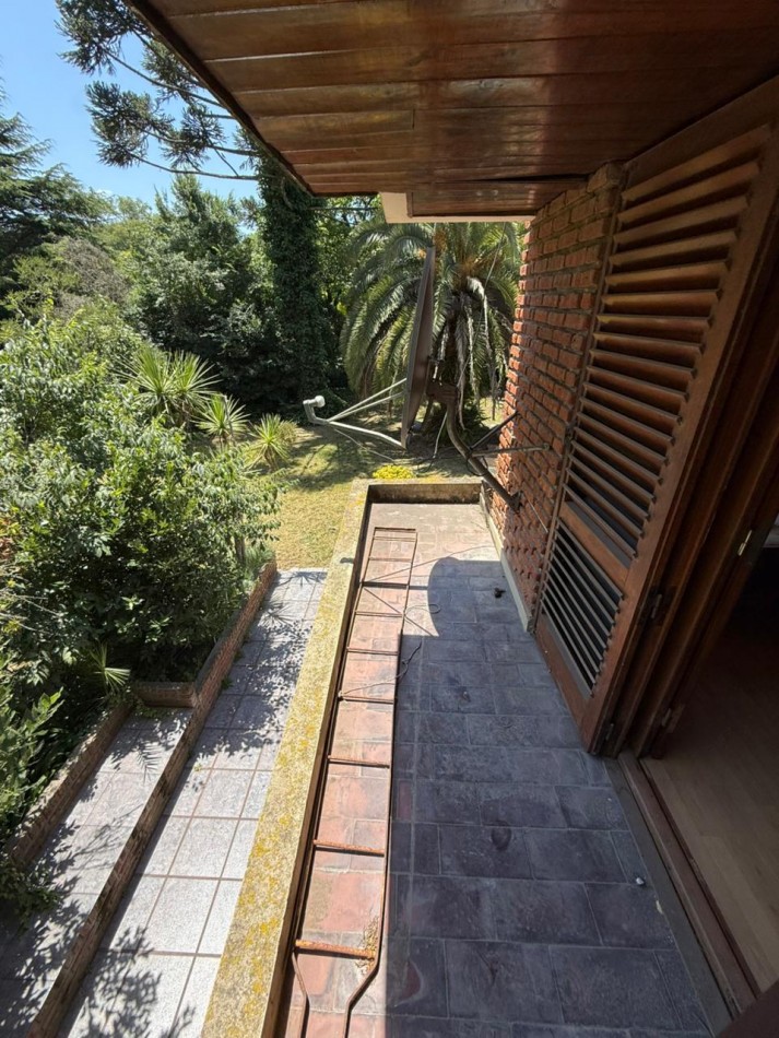 CHALET 4 AMB A RECICLAR CON QUINCHO Y GRAN PARQUE! EL GROSELLAR