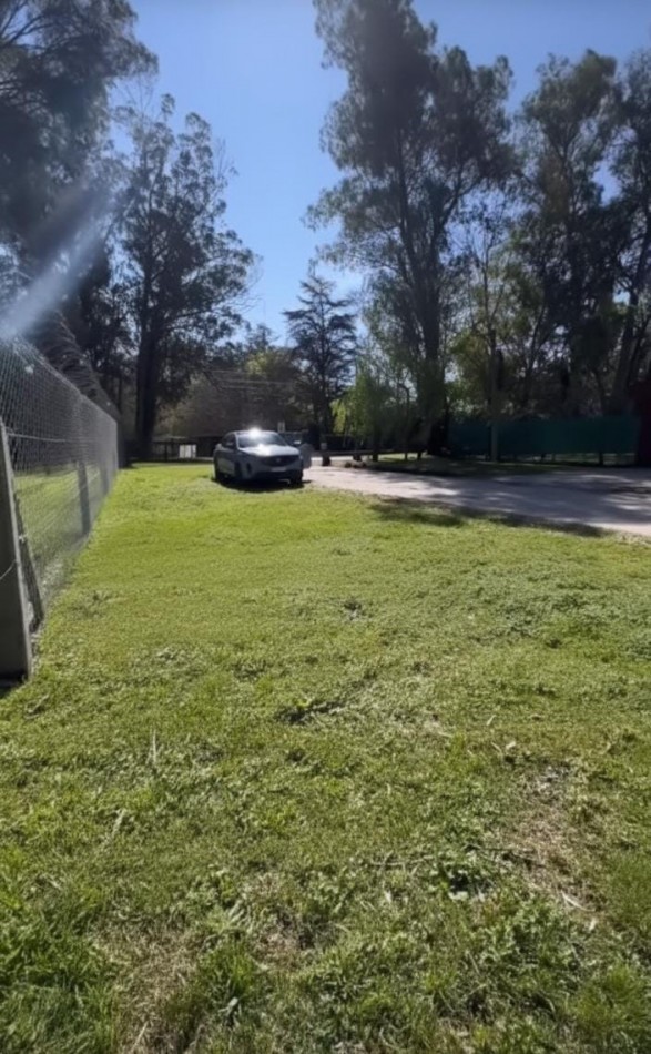 LOTE DE 755M2 EN ESQUINA! BARRIO EL GROSELLAR