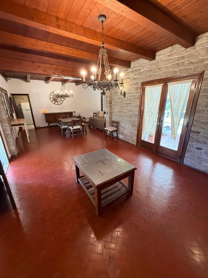 IMPORTANTE CHALET 4 AMB CON DEPENDENCIA SOBRE GRAN PARQUE PERIMETRAL! VILLA PRIMERA