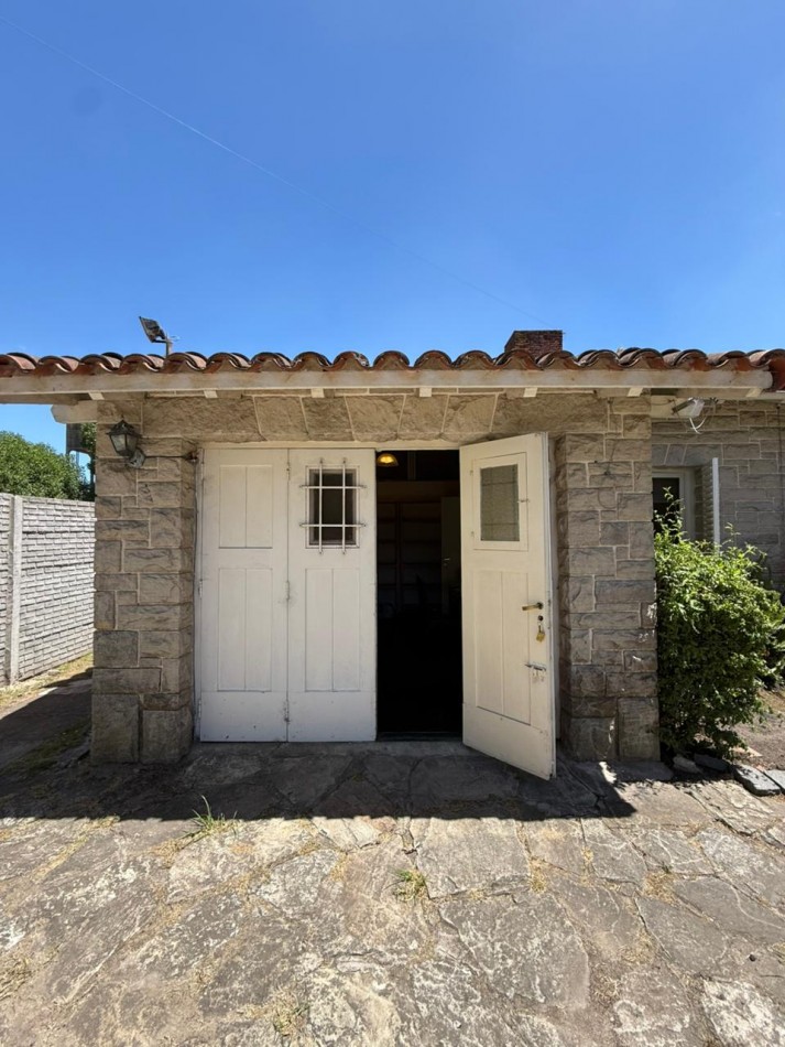 IMPORTANTE CHALET 4 AMB CON DEPENDENCIA SOBRE GRAN PARQUE PERIMETRAL! VILLA PRIMERA