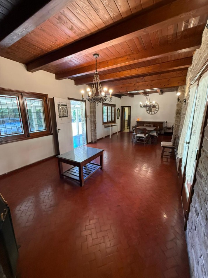 IMPORTANTE CHALET 4 AMB CON DEPENDENCIA SOBRE GRAN PARQUE PERIMETRAL! VILLA PRIMERA