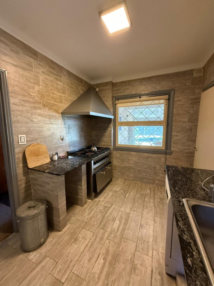 IMPORTANTE CHALET 4 AMB CON DEPENDENCIA SOBRE GRAN PARQUE PERIMETRAL! VILLA PRIMERA