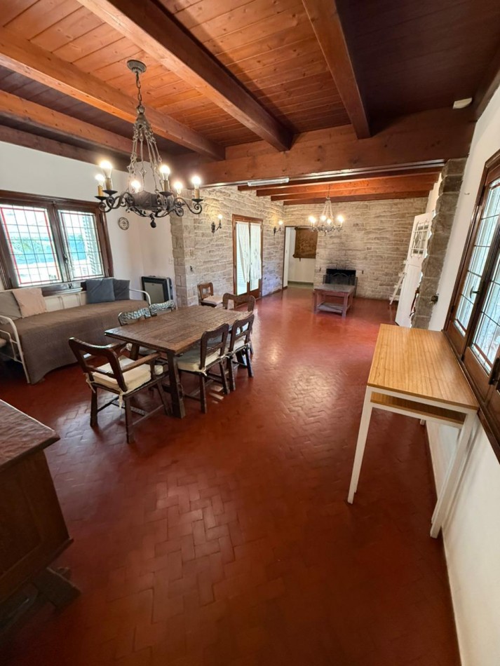 IMPORTANTE CHALET 4 AMB CON DEPENDENCIA SOBRE GRAN PARQUE PERIMETRAL! VILLA PRIMERA