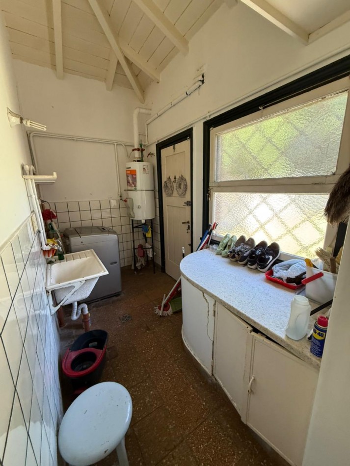 IMPORTANTE CHALET 4 AMB CON DEPENDENCIA SOBRE GRAN PARQUE PERIMETRAL! VILLA PRIMERA