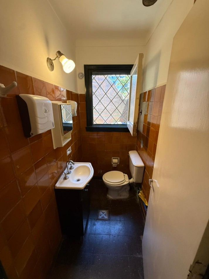 IMPORTANTE CHALET 4 AMB CON DEPENDENCIA SOBRE GRAN PARQUE PERIMETRAL! VILLA PRIMERA