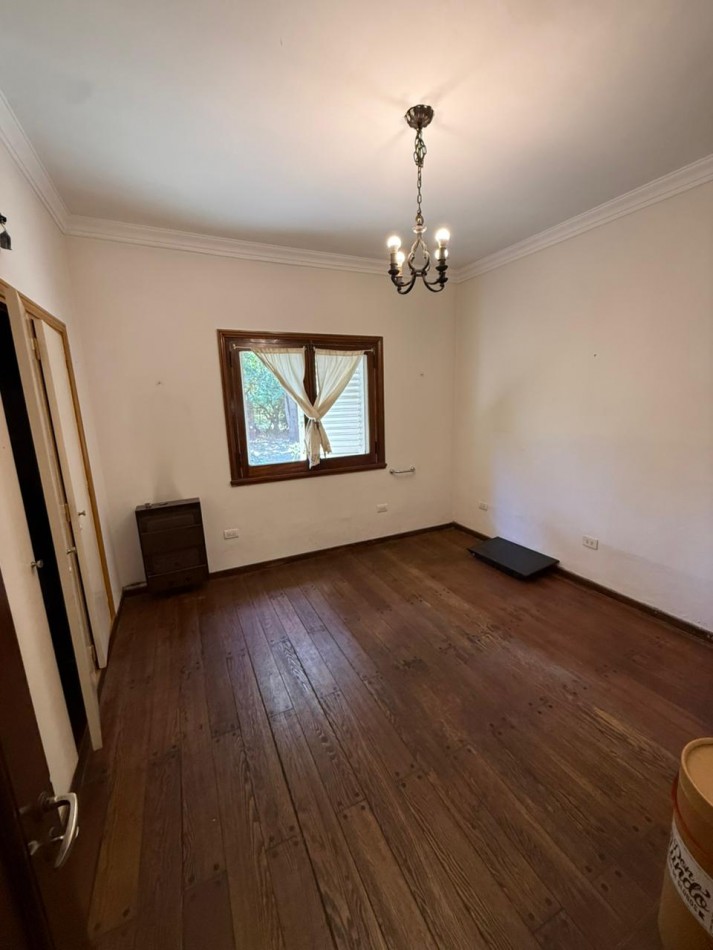 IMPORTANTE CHALET 4 AMB CON DEPENDENCIA SOBRE GRAN PARQUE PERIMETRAL! VILLA PRIMERA