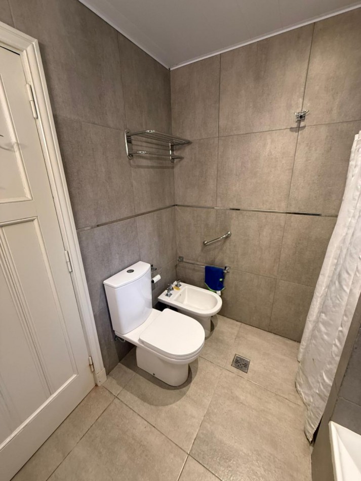 IMPORTANTE CHALET 4 AMB CON DEPENDENCIA SOBRE GRAN PARQUE PERIMETRAL! VILLA PRIMERA