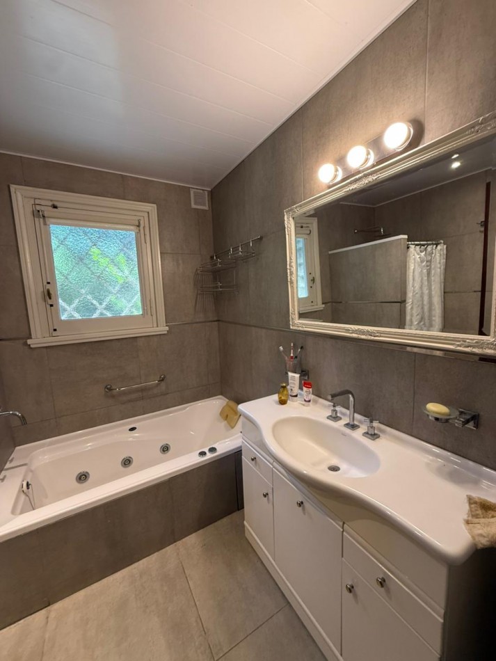 IMPORTANTE CHALET 4 AMB CON DEPENDENCIA SOBRE GRAN PARQUE PERIMETRAL! VILLA PRIMERA