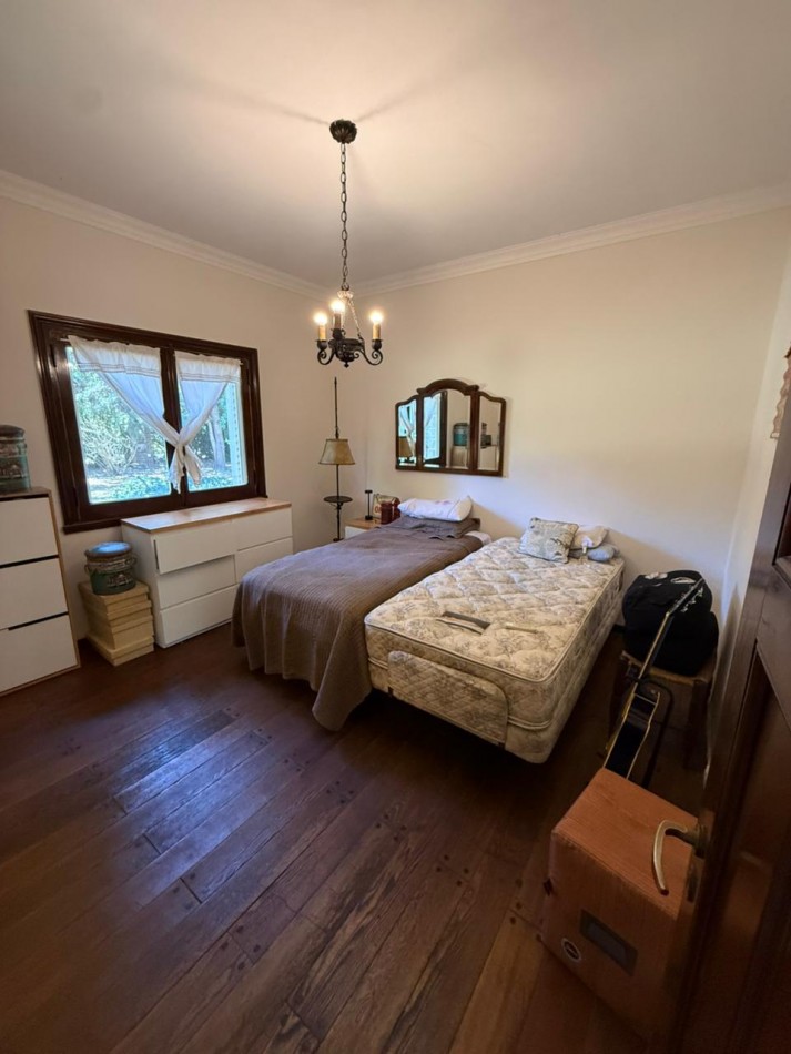 IMPORTANTE CHALET 4 AMB CON DEPENDENCIA SOBRE GRAN PARQUE PERIMETRAL! VILLA PRIMERA