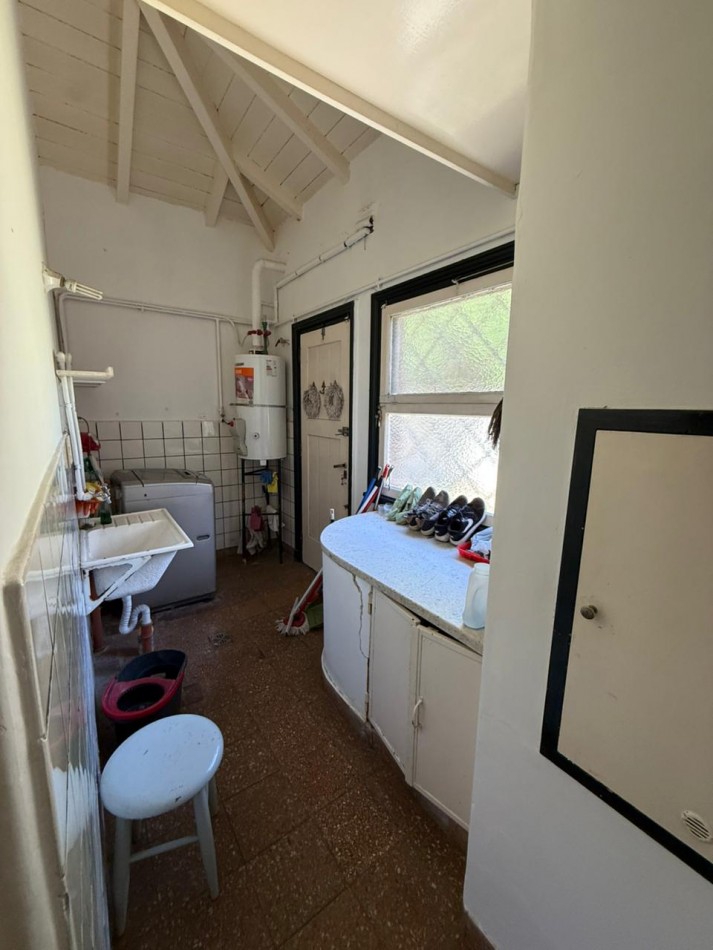 IMPORTANTE CHALET 4 AMB CON DEPENDENCIA SOBRE GRAN PARQUE PERIMETRAL! VILLA PRIMERA