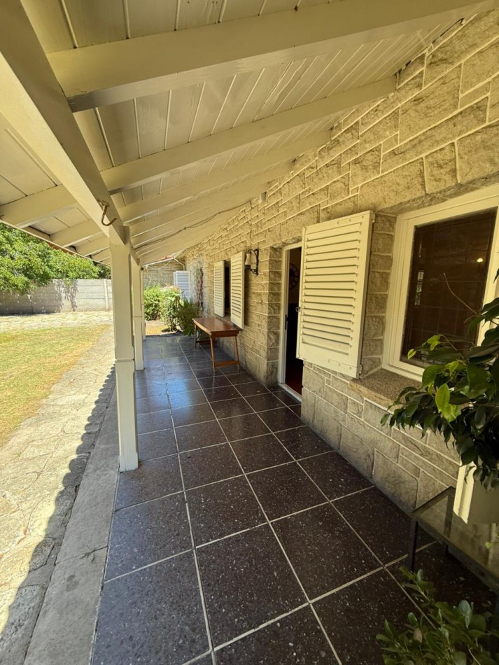 IMPORTANTE CHALET 4 AMB CON DEPENDENCIA SOBRE GRAN PARQUE PERIMETRAL! VILLA PRIMERA