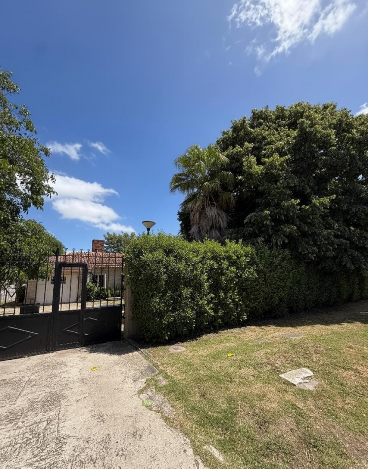 IMPORTANTE CHALET 4 AMB CON DEPENDENCIA SOBRE GRAN PARQUE PERIMETRAL! VILLA PRIMERA