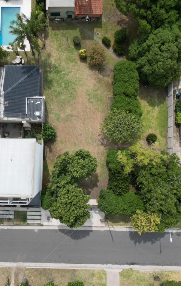 IMPORTANTE CHALET 4 AMB CON DEPENDENCIA SOBRE GRAN PARQUE PERIMETRAL! VILLA PRIMERA