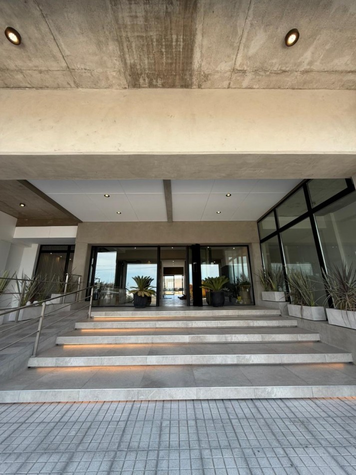 SEMIPISO CATEGORIA 3 AMB VISTA PLENA AL MAR! COCHERA GYM Y PISCINA