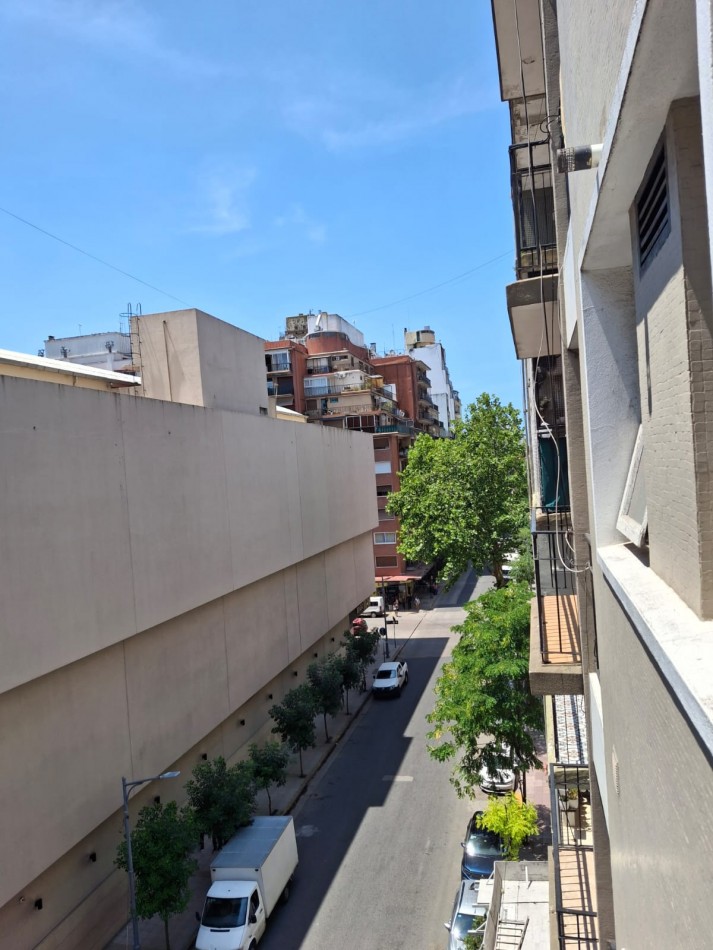 DEPTO 1 AMB A LA CALLE! RECICLADO PLAZA COLON