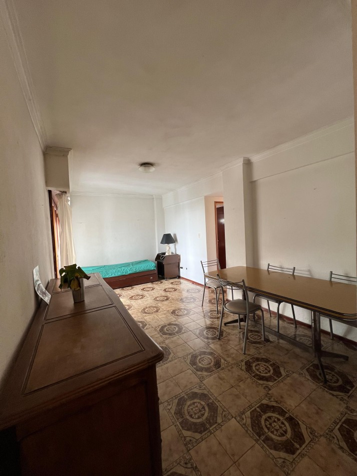 LUMINOSO DEPTO 2 AMB CON BALCON SALIENTE. APTO CREDITO