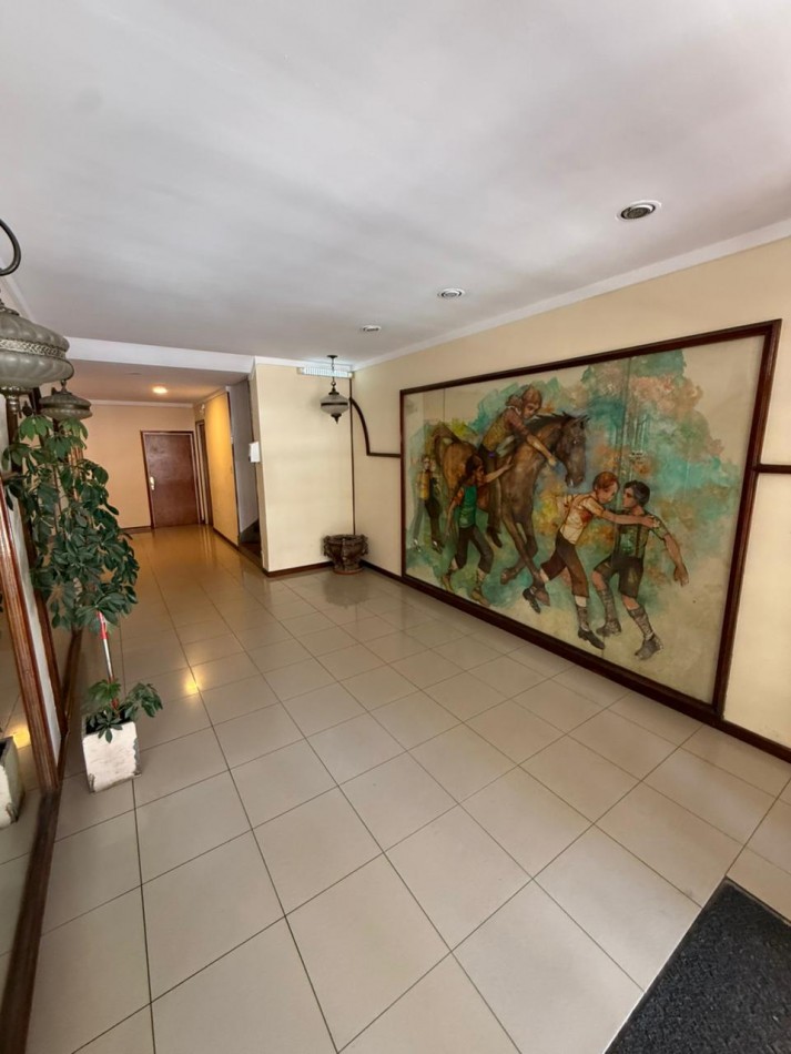 LUMINOSO DEPTO 2 AMB CON BALCON SALIENTE. APTO CREDITO