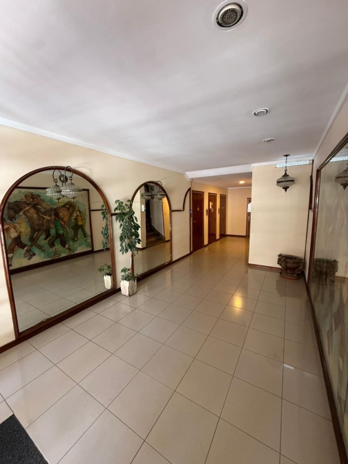 LUMINOSO DEPTO 2 AMB CON BALCON SALIENTE. APTO CREDITO