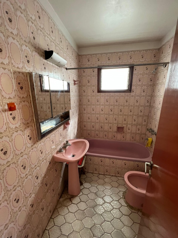 LUMINOSO DEPTO 2 AMB CON BALCON SALIENTE. APTO CREDITO