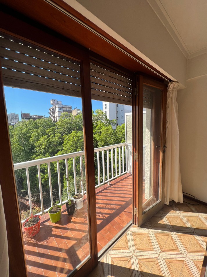 LUMINOSO DEPTO 2 AMB CON BALCON SALIENTE. APTO CREDITO